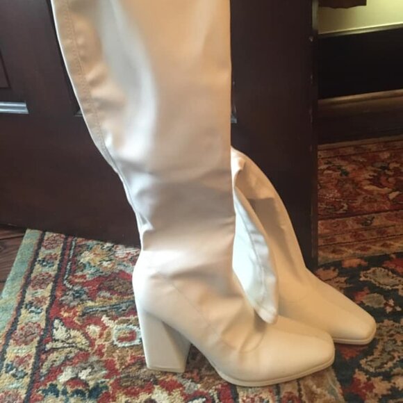 Forever 21 White Faux Leather Knee-High Boots - Picture 3 of 7